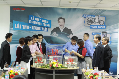 Công ty Honda Việt Nam tổ chức lễ Rút thăm trúng thưởng dành cho khách hàng tham gia chương trình “Lái thử trúng thật”.