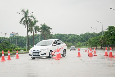 Honda Ôtô Tây Hồ tổ chức thành công chương trình hướng dẫn lái xe an toàn